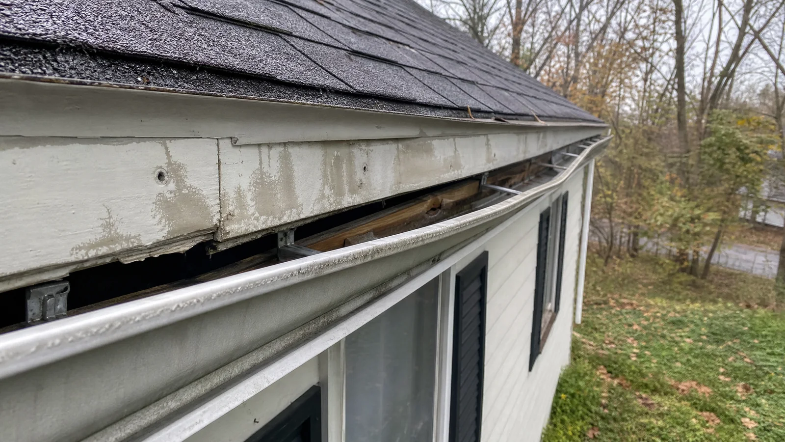Sagging gutter pulling away from fascia
